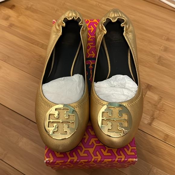 Tory Burch Gold Leather Distressed Reva Scrunch Ballet Flats - Picture 3 of 9